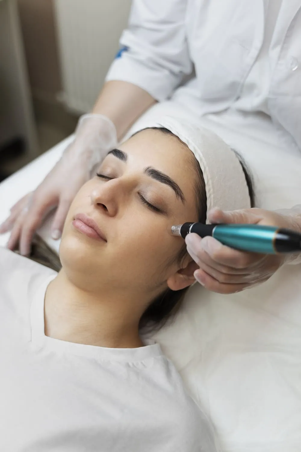 Tratamiento de limpieza facial con punta de diamante en Torrelodones